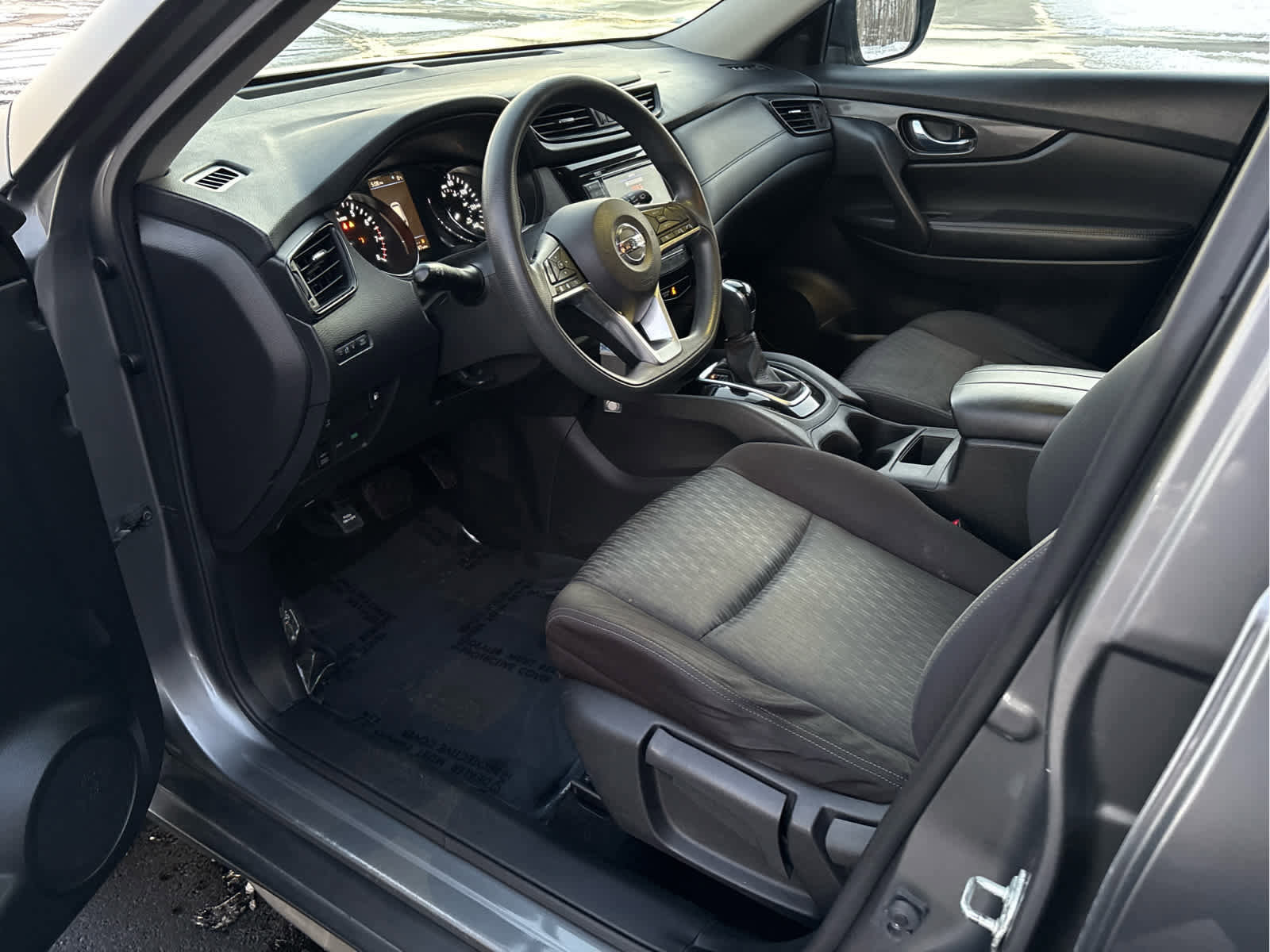 Used 2018 Nissan Rogue S image 14