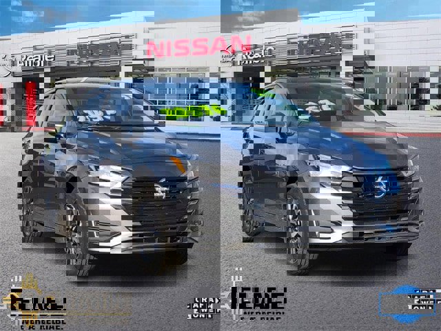 Certified 2025 Nissan Versa SV w/ Trunk Package