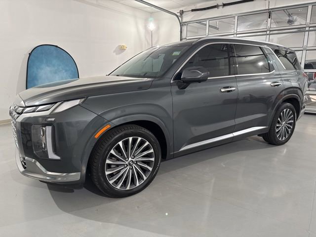 Used 2023 Hyundai Palisade Calligraphy FWD image 3