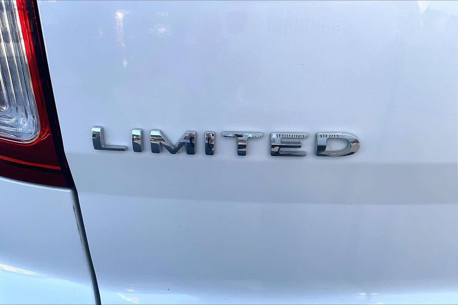 Used 2015 Ford Explorer Limited w/ Equipment Group 301A AWD/4WD image 9