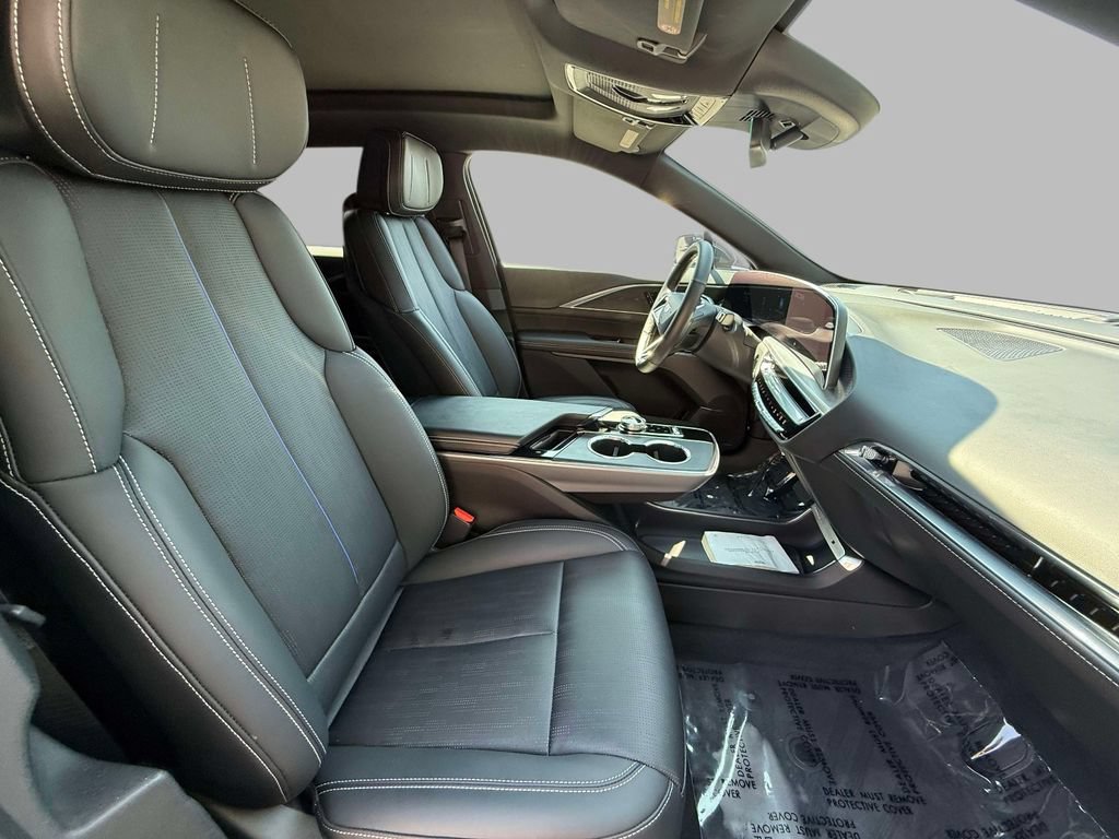 Used 2024 Cadillac Lyriq Luxury AWD/4WD image 14