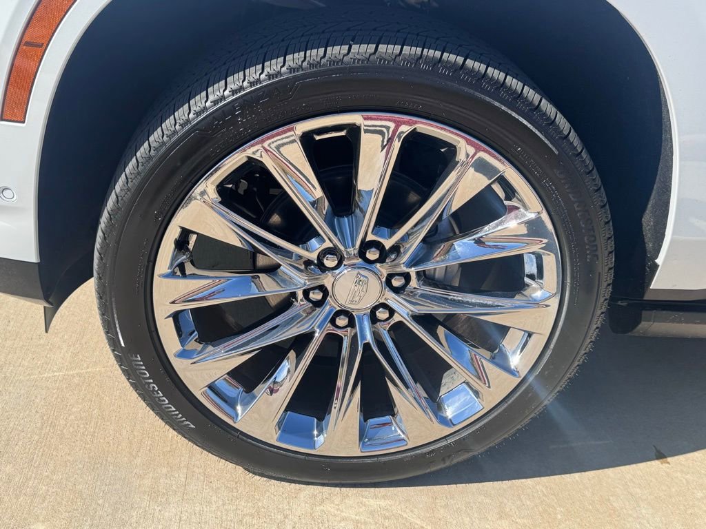 New 2026 Cadillac Escalade ESV Luxury w/ LPO, Radiant Package AWD/4WD image 9