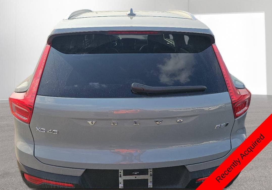 Used 2025 Volvo XC40 B5 Core image 5