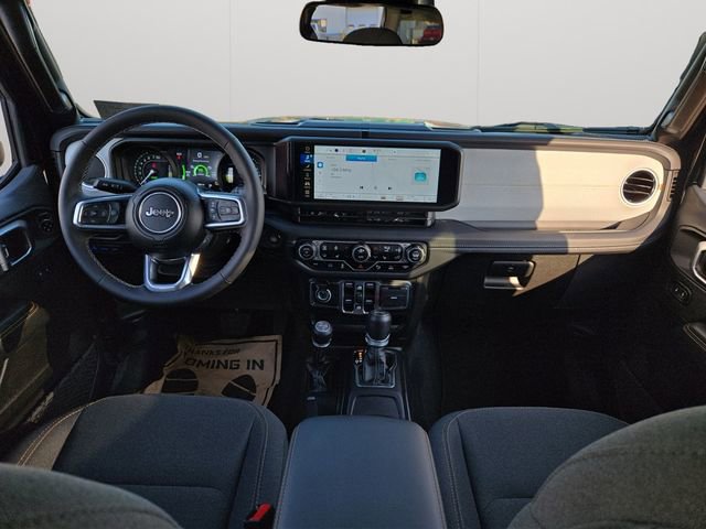 Used 2025 Jeep Wrangler Unlimited Sahara w/ Safety Group image 17