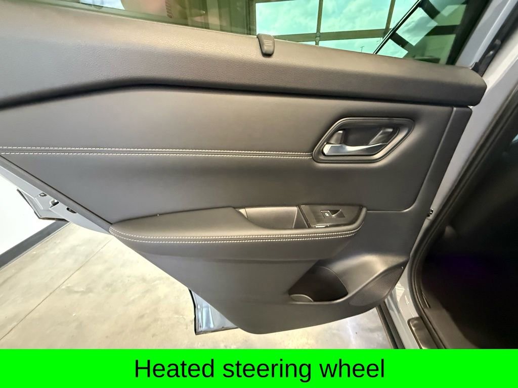 Used 2025 Nissan Rogue SL w/ SL Premium Package image 13