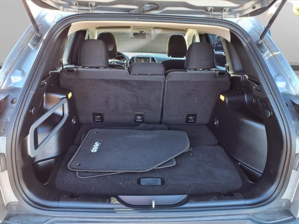 Used 2016 Jeep Cherokee Sport image 24