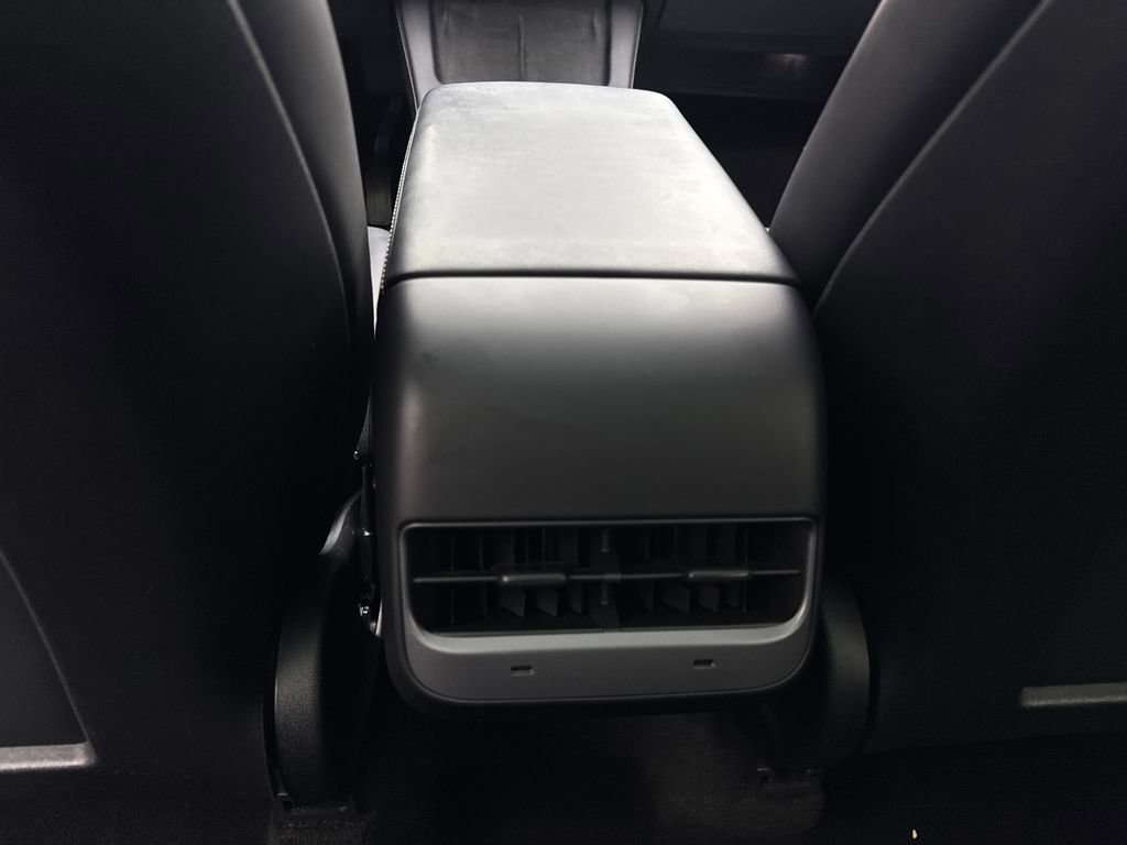 Used 2024 Tesla Model Y Long Range image 68
