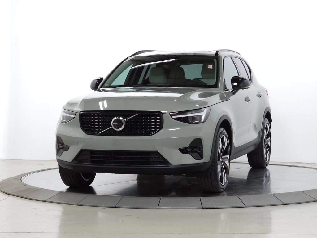 Certified 2025 Volvo XC40 B5 Ultra AWD/4WD image 4