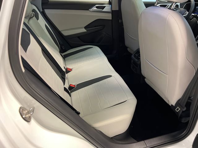 Certified 2025 Volkswagen Taos SE FWD image 12
