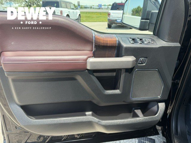 Used 2017 Ford F150 Platinum w/ Equipment Group 701A Luxury AWD/4WD image 11