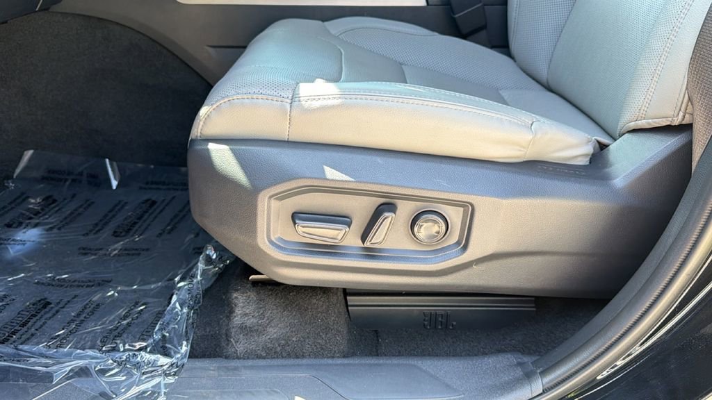 Used 2023 Toyota Tundra Limited image 18