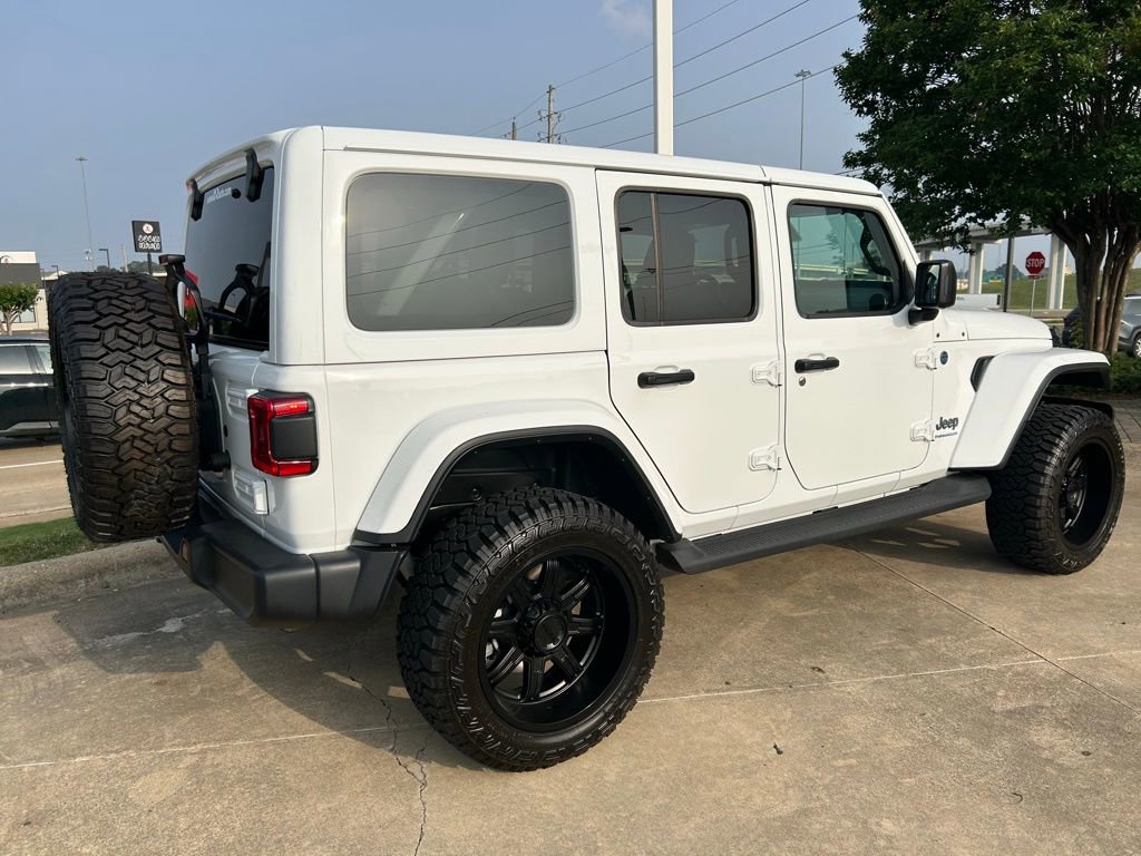 Used 2025 Jeep Wrangler Unlimited Sahara AWD/4WD image 5