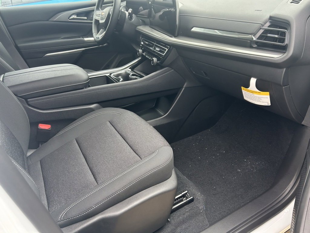 Used 2025 Chevrolet Traverse LT image 13