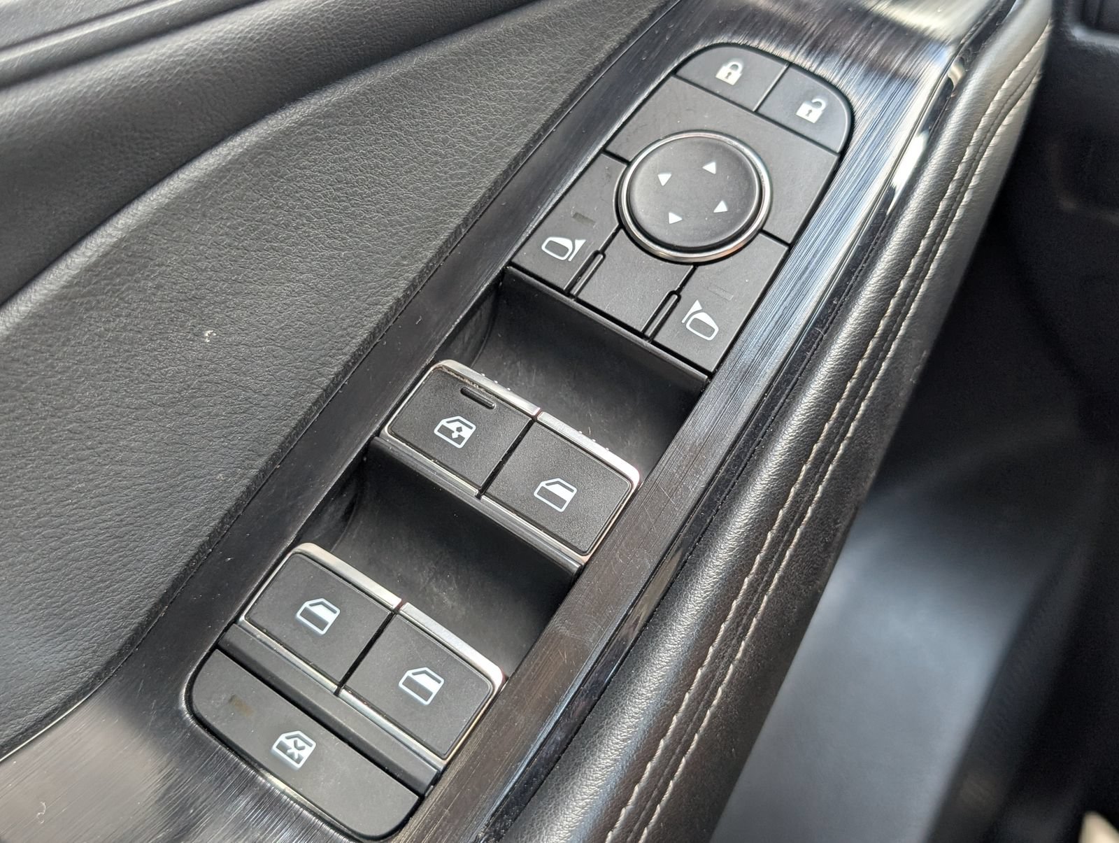 Used 2026 Nissan Rogue SL AWD/4WD image 25