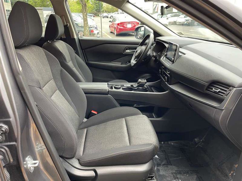 Used 2024 Nissan Rogue SV image 60