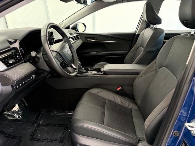 Used 2025 Toyota Camry XLE AWD/4WD image 12