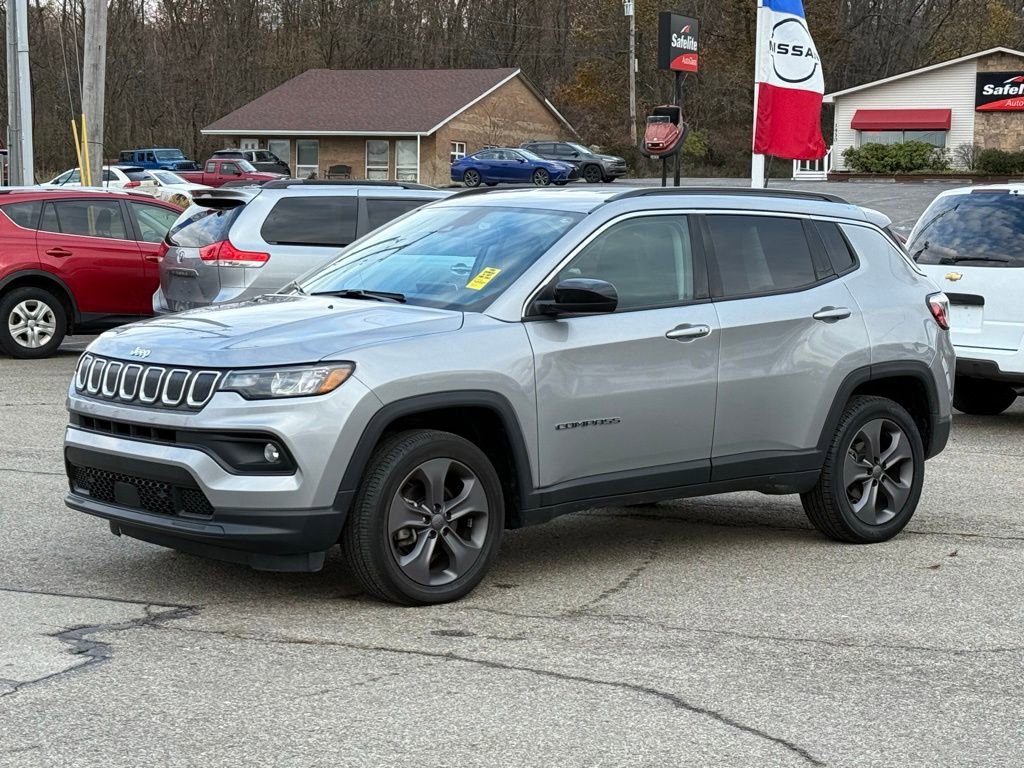 Used 2022 Jeep Compass Latitude image 1