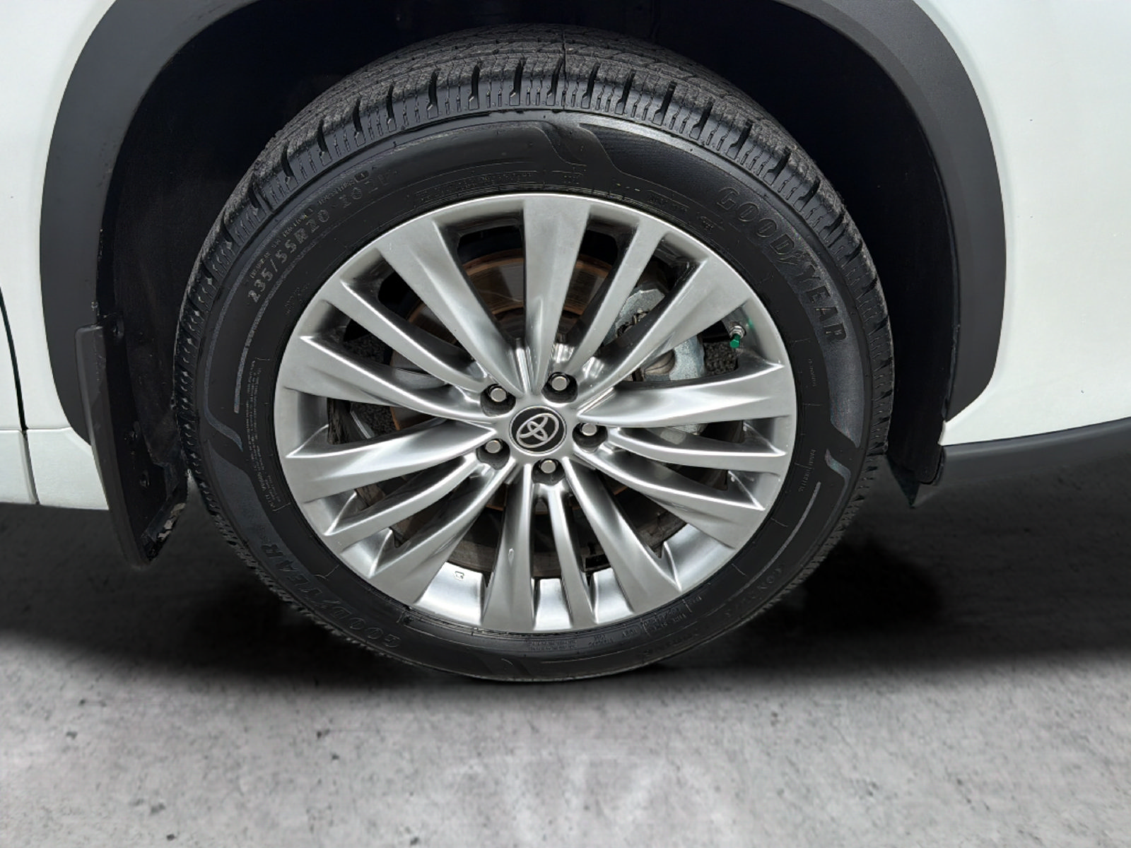 Used 2024 Toyota Highlander Platinum FWD image 42
