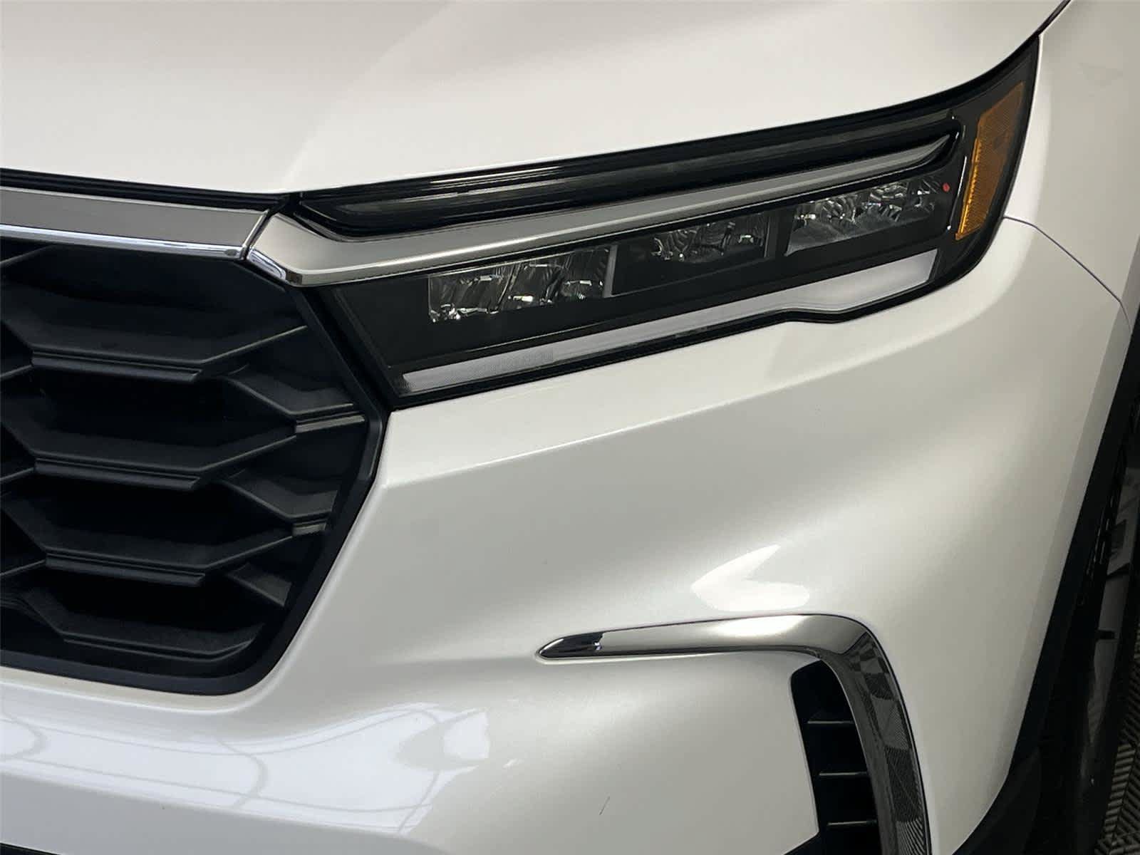 Used 2025 Honda Pilot EX-L image 9