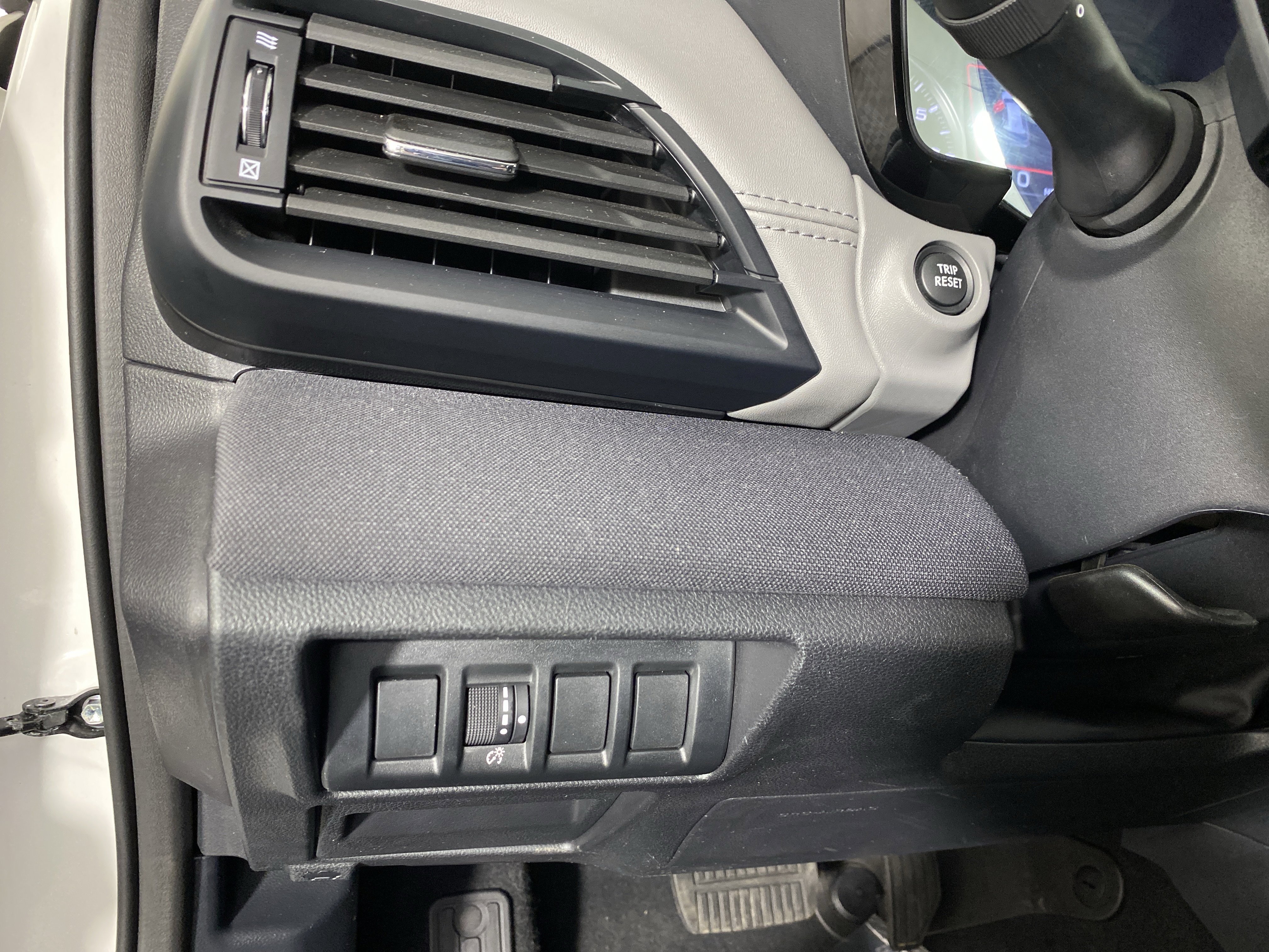 Used 2023 Subaru Outback Premium AWD/4WD image 24