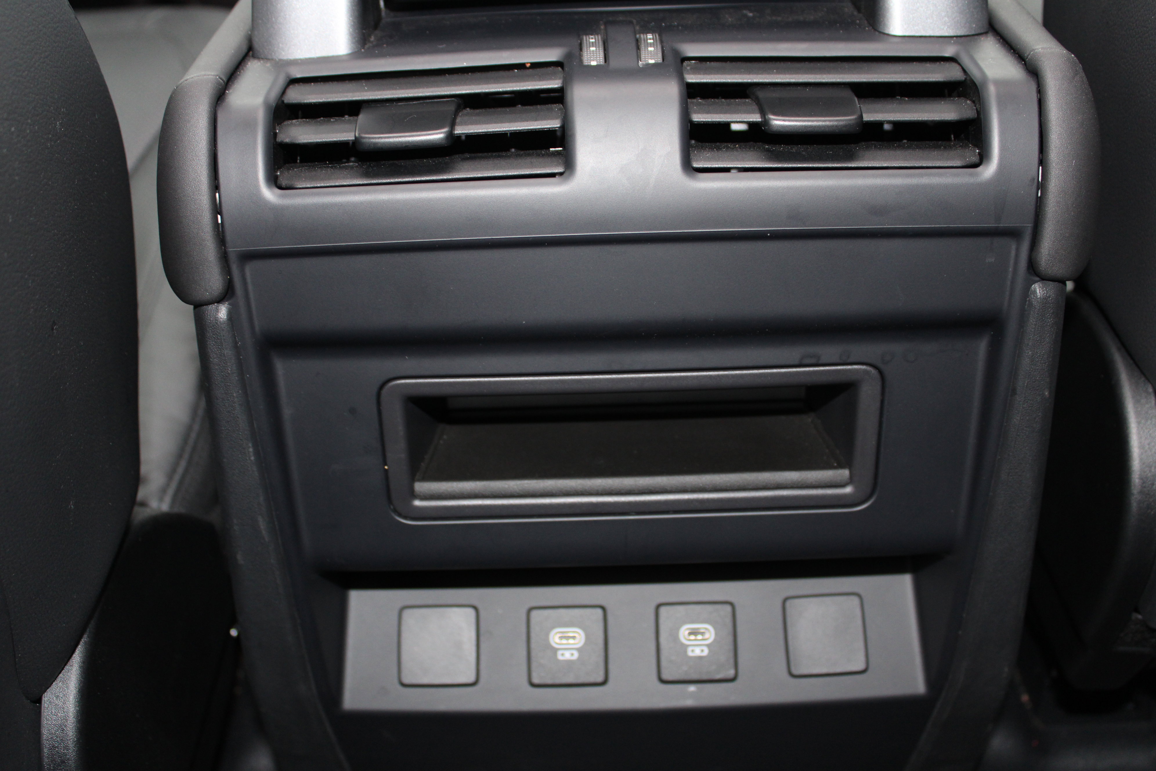 Used 2024 Land Rover Defender 110 S image 42