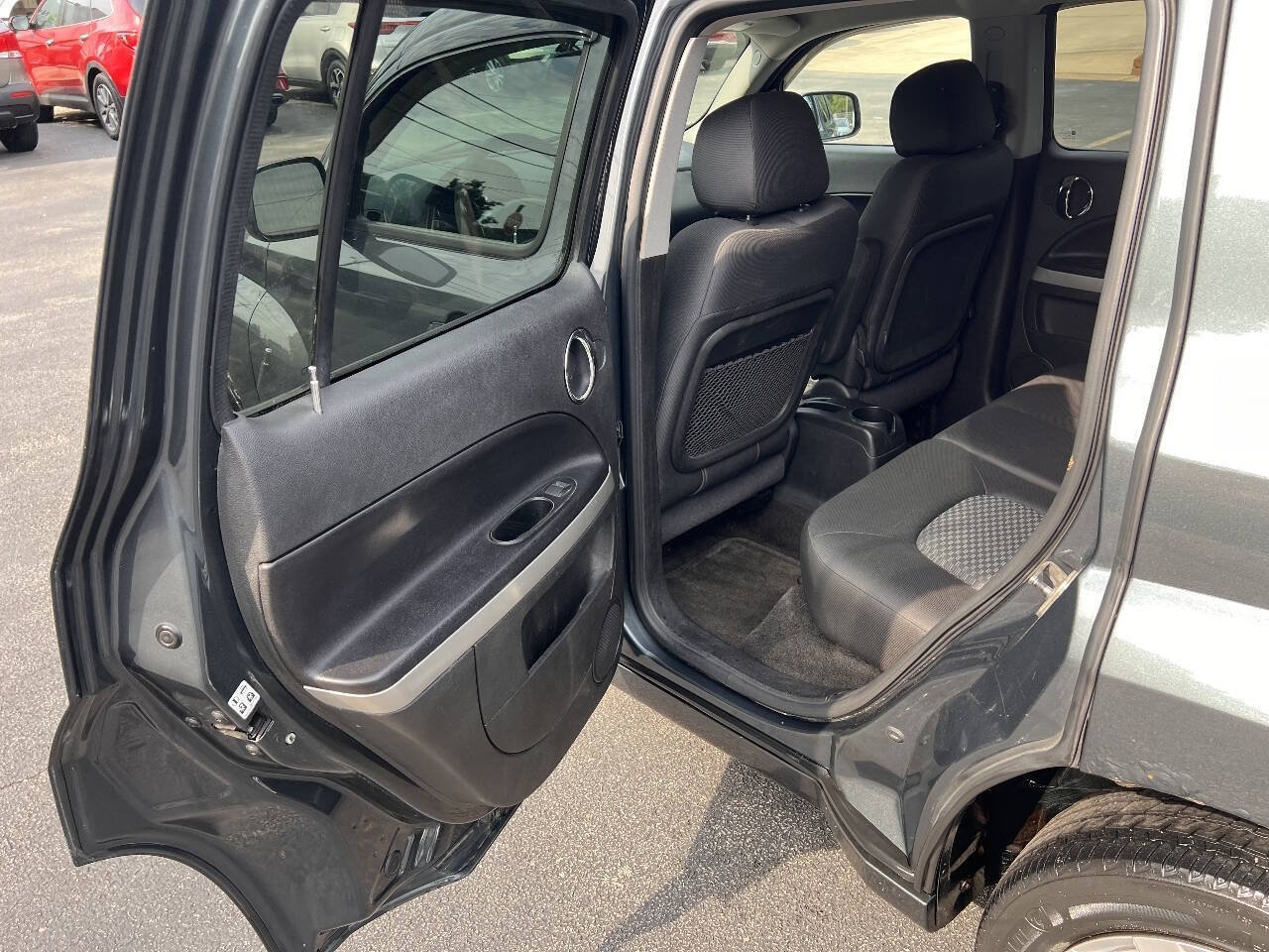 Used 2010 Chevrolet HHR LS FWD image 18
