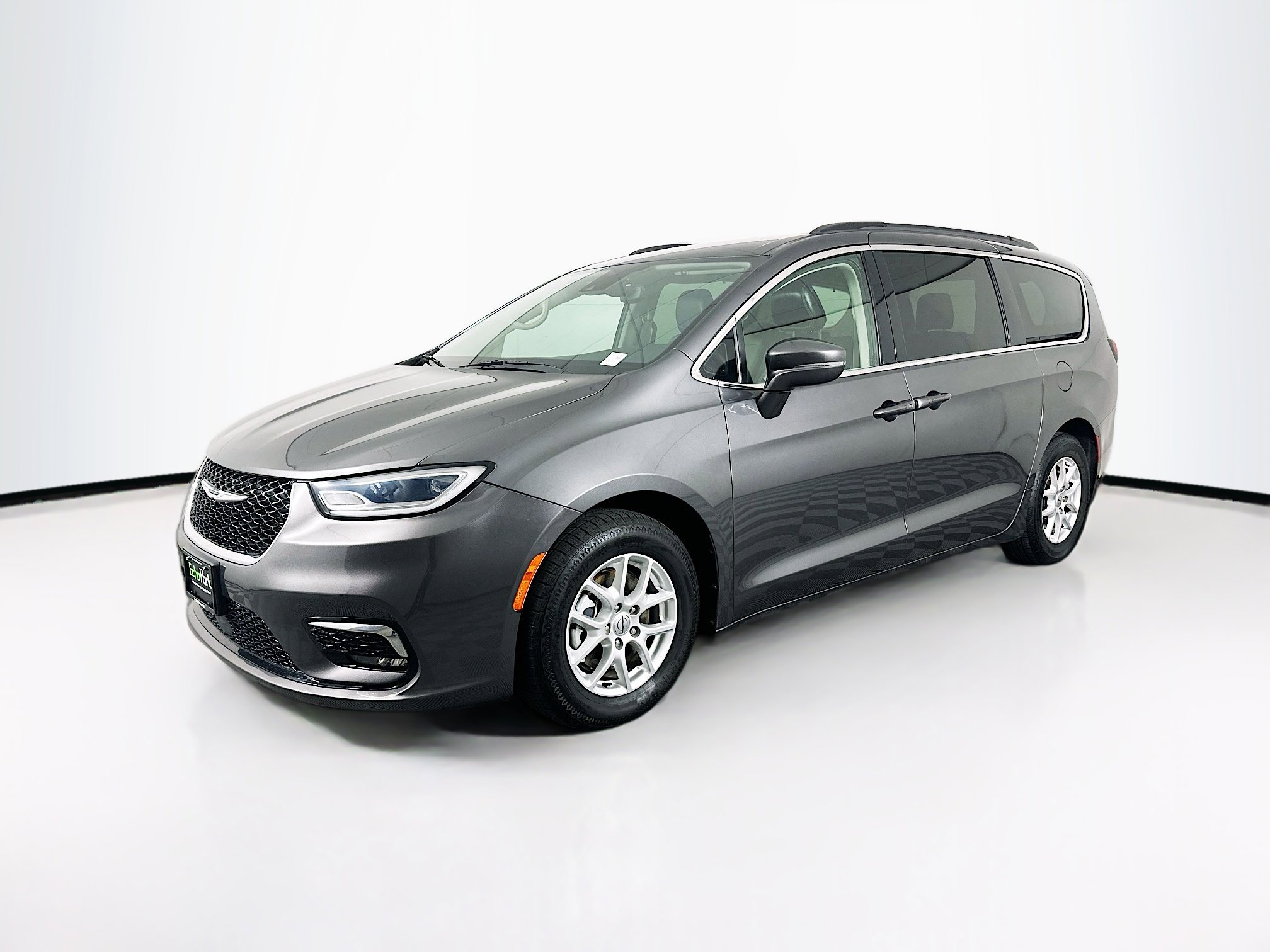 Used 2022 Chrysler Pacifica Touring-L image 3