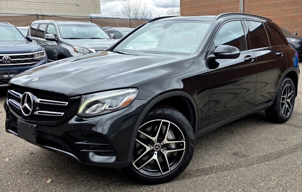 Used 2019 Mercedes-Benz GLC 300 4MATIC w/ AMG Line image 4