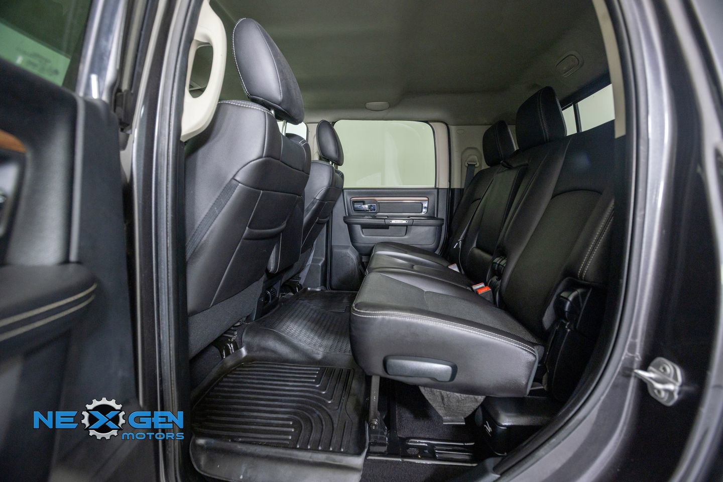 Used 2016 RAM 2500 Laramie w/ Sport Appearance Group AWD/4WD image 27