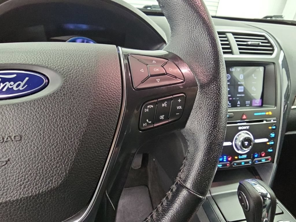 Used 2018 Ford Explorer Limited w/ Equipment Group 301A AWD/4WD image 30