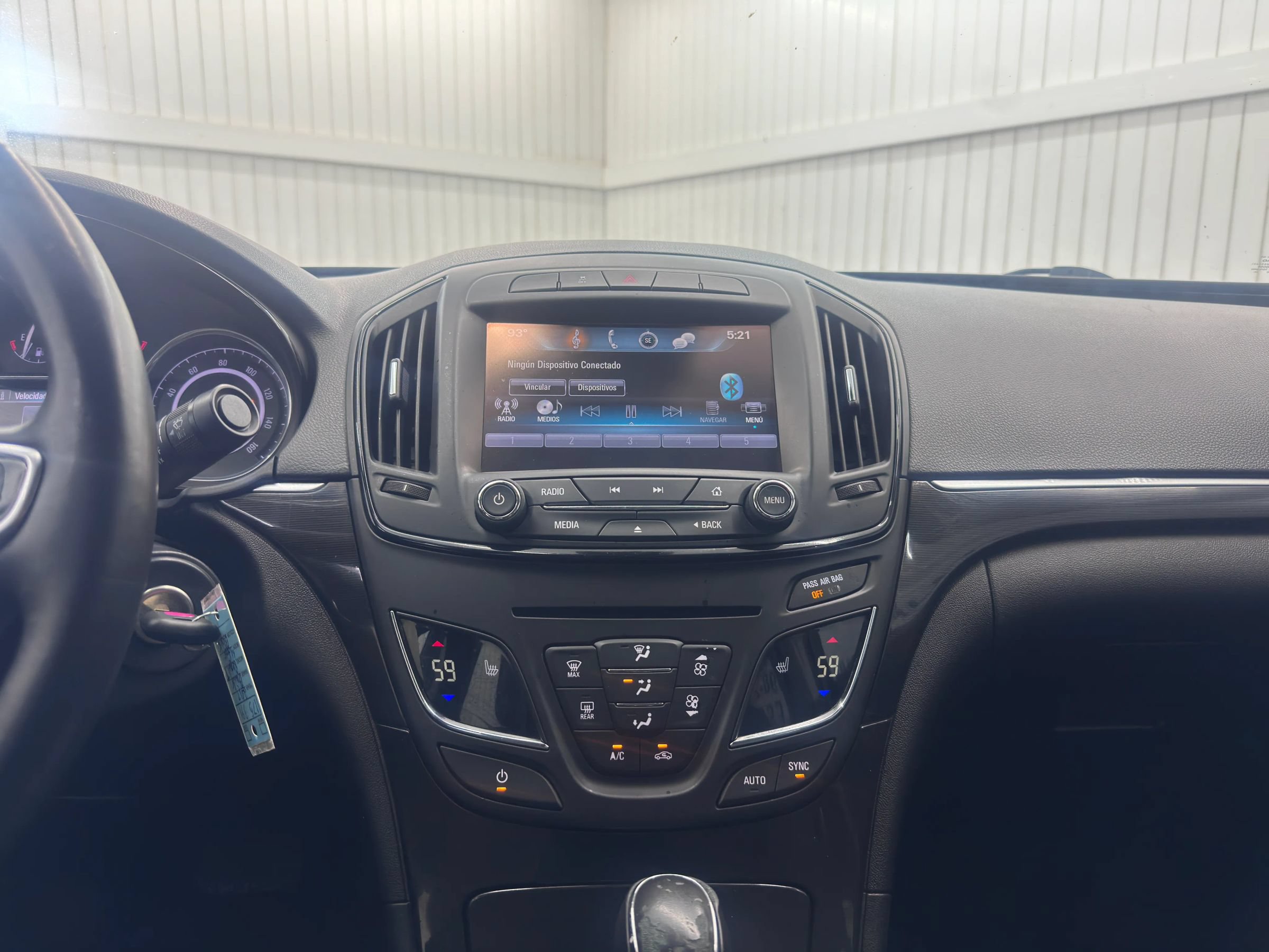 Used 2017 Buick Regal Sport Touring FWD image 18