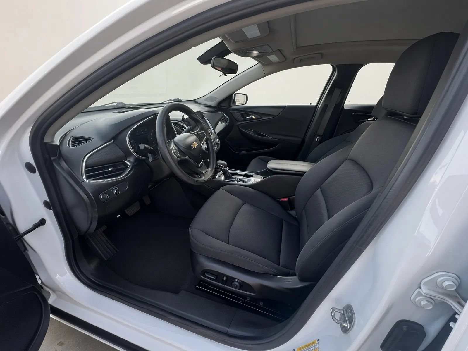 Used 2021 Chevrolet Malibu LT FWD image 9