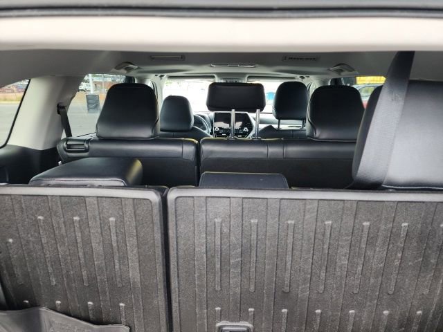 Used 2020 Toyota Highlander Limited image 11
