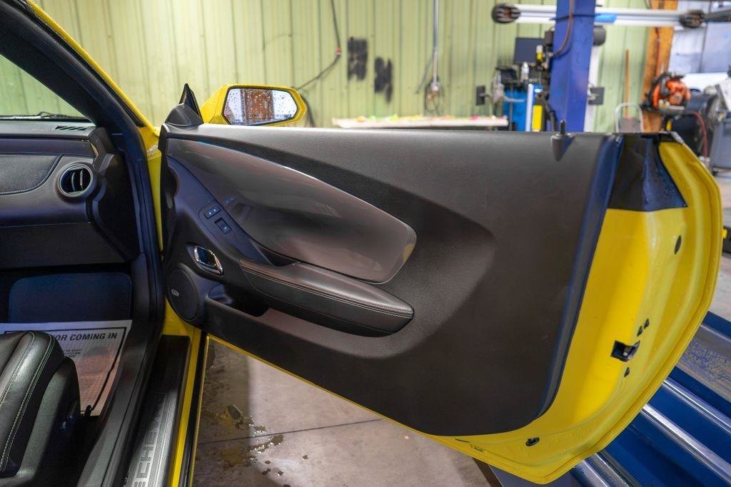 Used 2015 Chevrolet Camaro LT RWD image 17