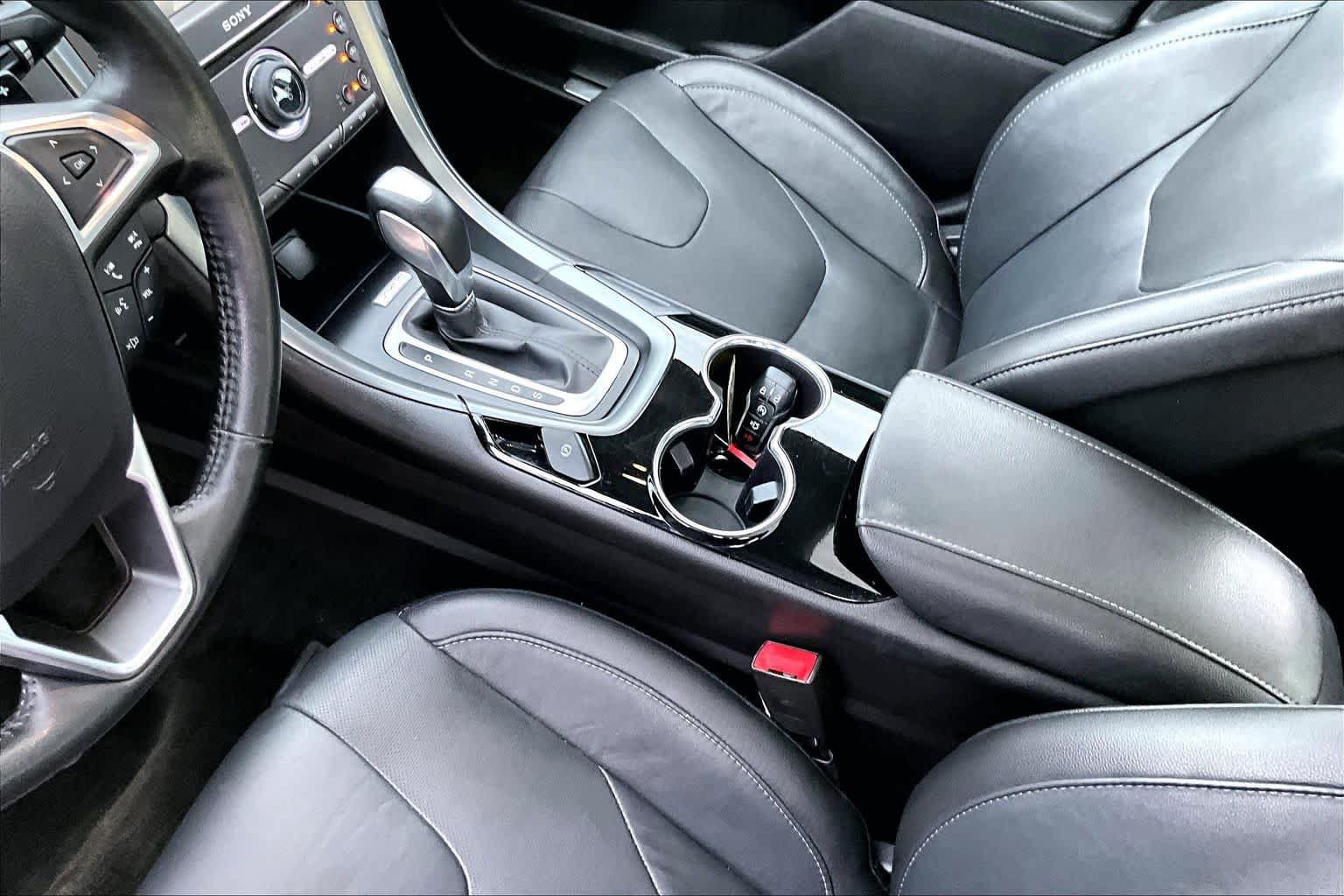 Used 2016 Ford Fusion Titanium FWD image 16