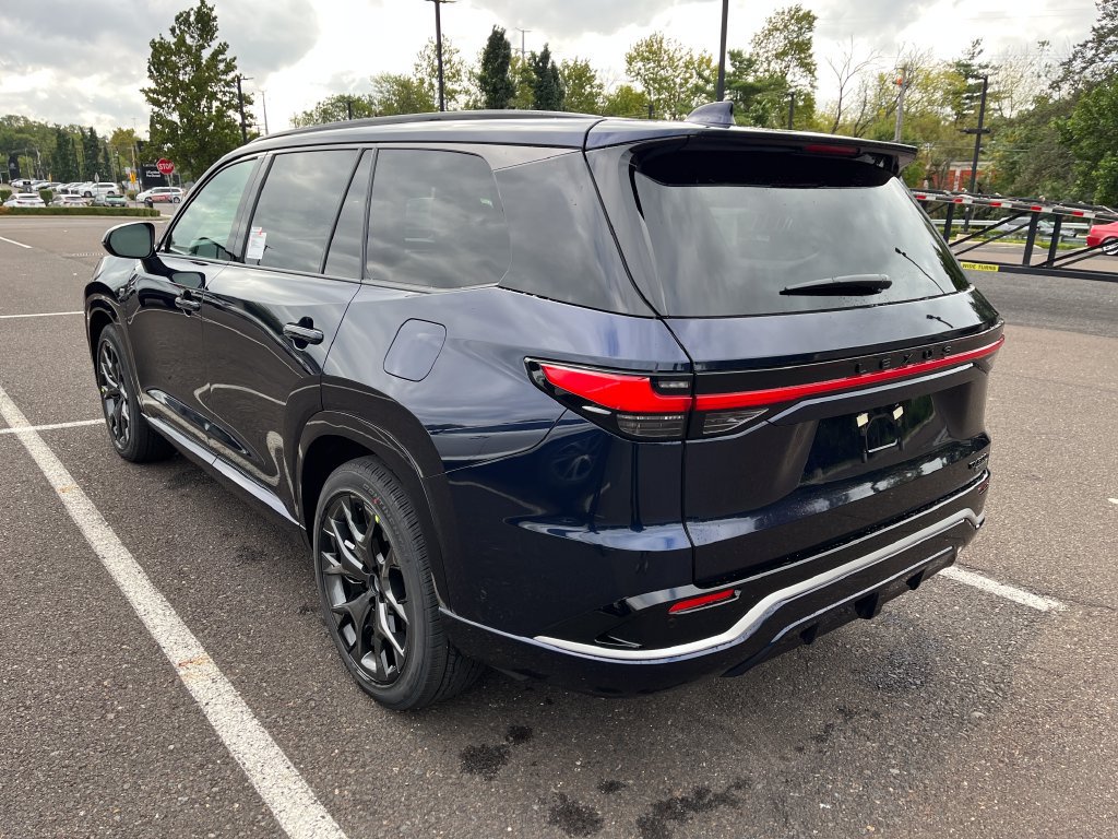 New 2026 Lexus TX 500h AWD image 2