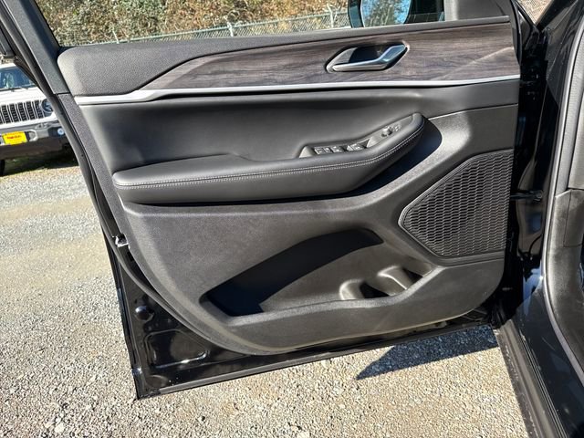 New 2026 Jeep Grand Cherokee Altitude image 15