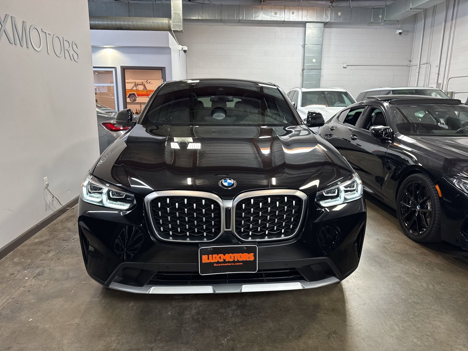 Used 2023 BMW X4 xDrive30i w/ Convenience Package AWD/4WD image 2