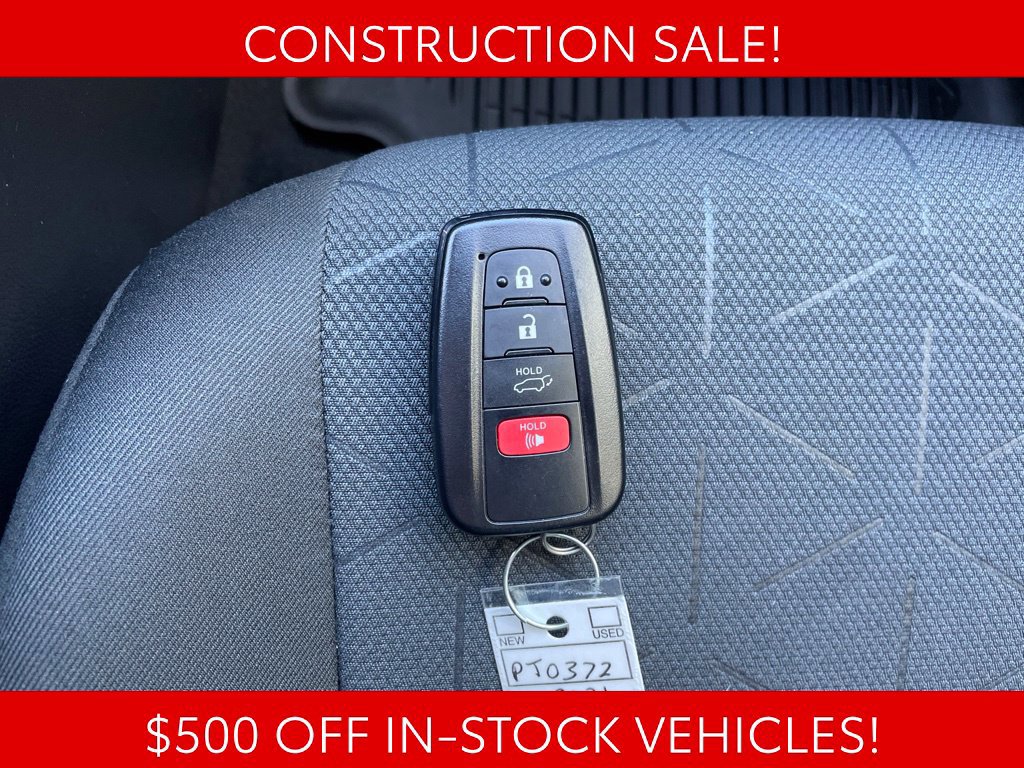 Used 2021 Toyota RAV4 XLE w/ Convenience Package AWD/4WD image 25