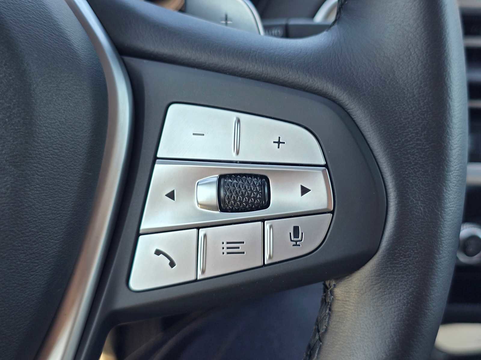 Used 2023 BMW X3 xDrive30i w/ Premium Package image 33