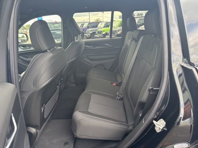 New 2026 Jeep Grand Cherokee Laredo RWD image 11