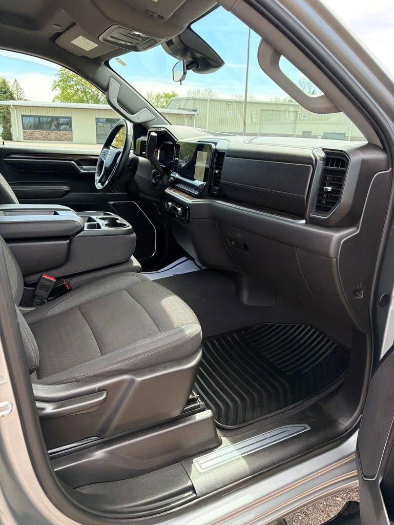 Used 2024 Chevrolet Silverado 1500 LT AWD/4WD image 22