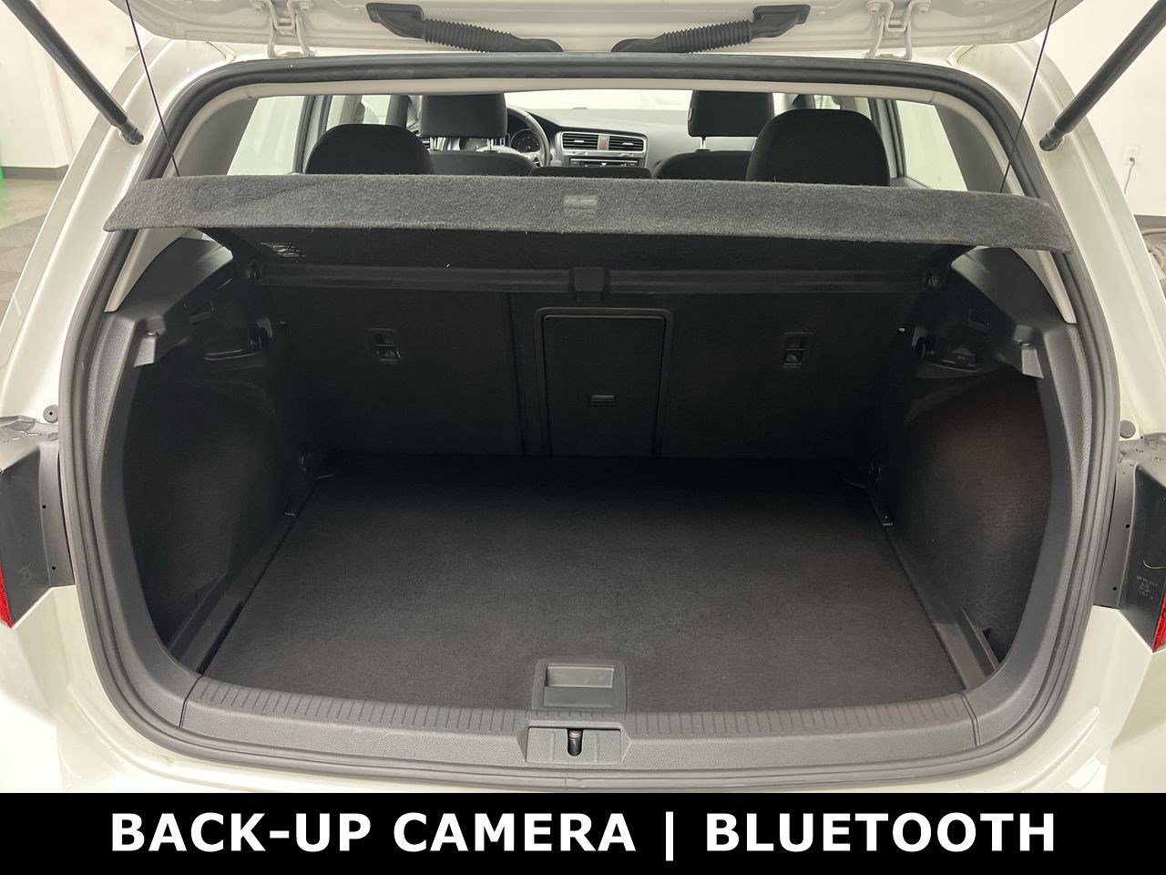 Used 2020 Volkswagen Golf 4-Door image 25