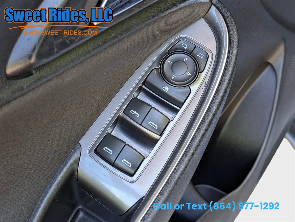 Used 2017 Chevrolet Malibu LT FWD image 17