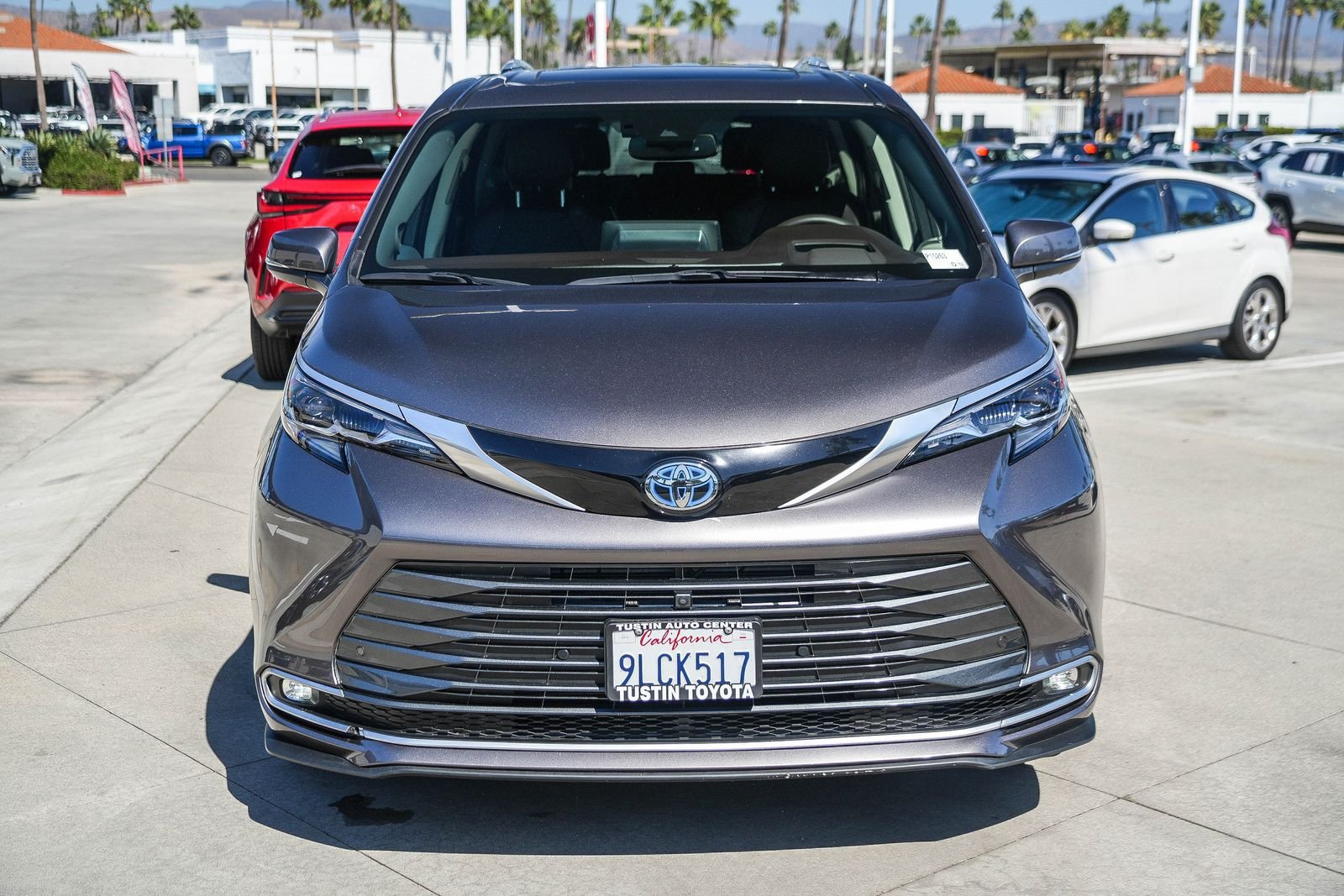 Certified 2024 Toyota Sienna Platinum FWD image 4