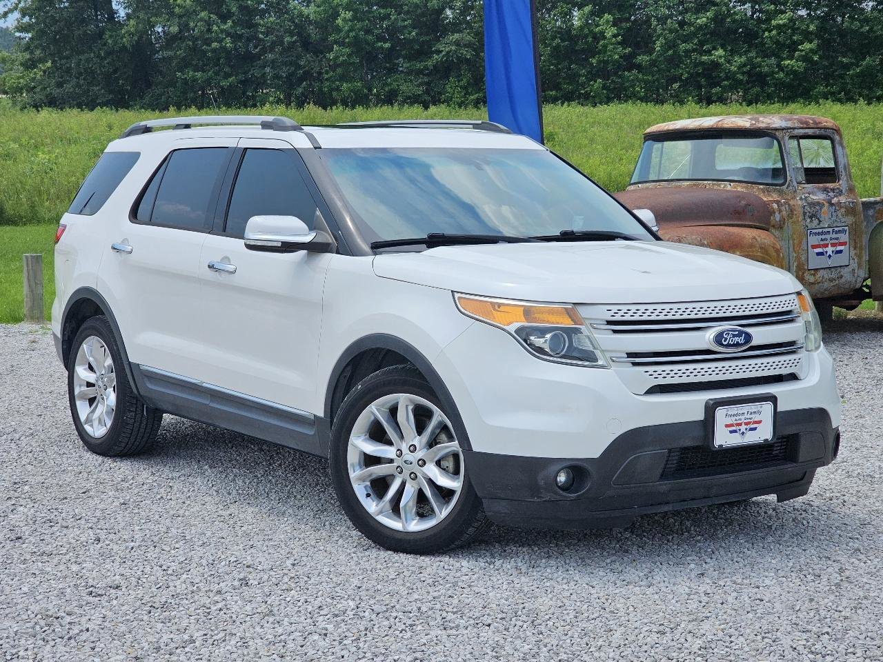 Used 2015 Ford Explorer Limited w/ Equipment Group 301A FWD image 2