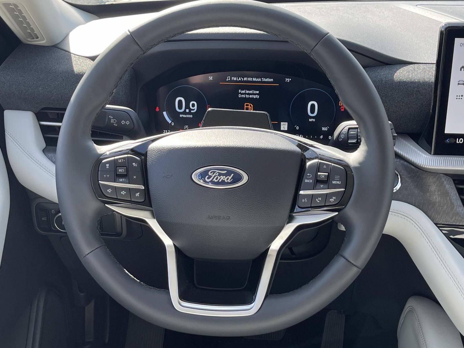 New 2026 Ford Explorer Platinum w/ LUX Leather Package AWD/4WD image 9