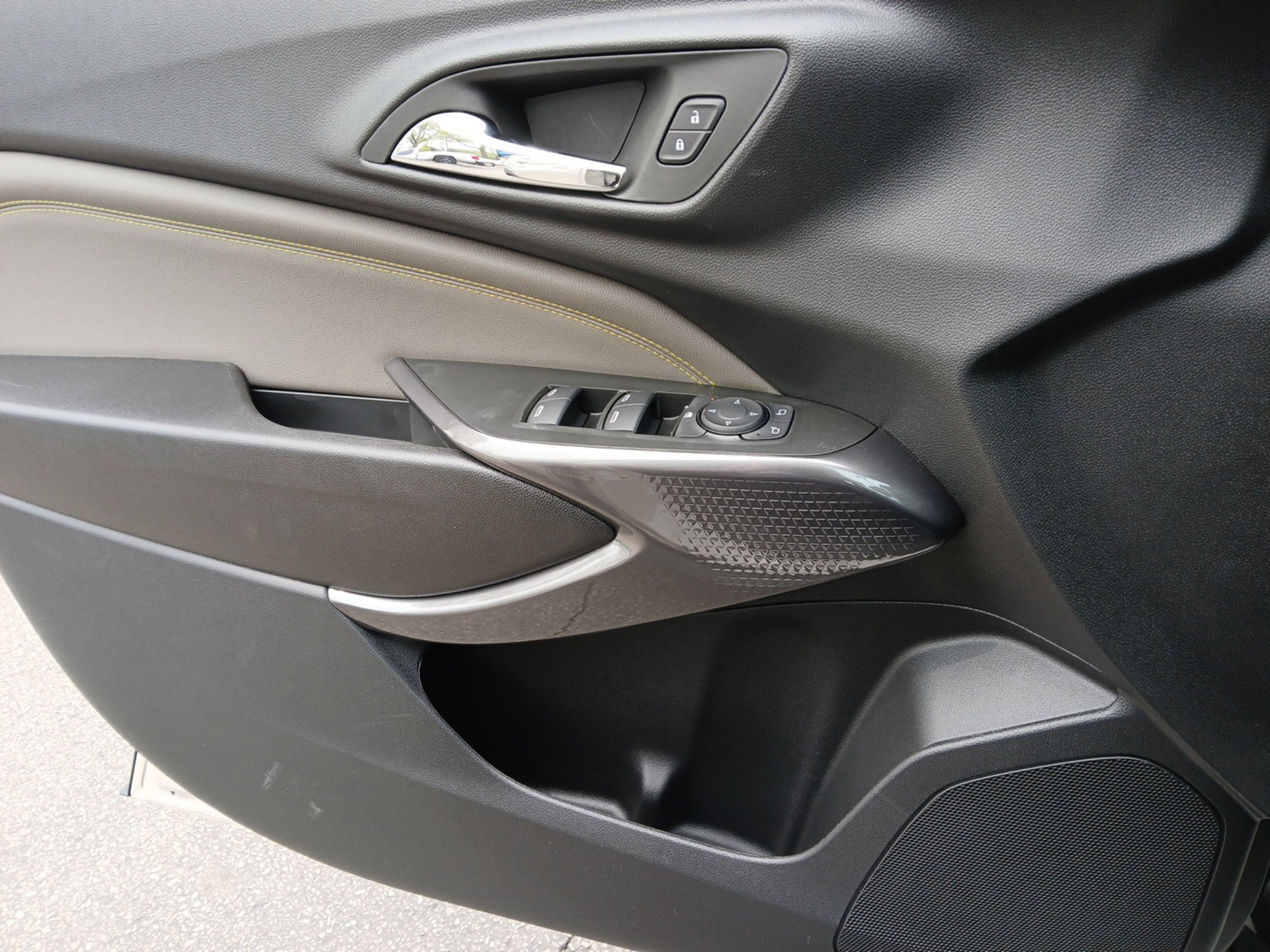 New 2026 Chevrolet Trax ACTIV w/ Sunroof Package FWD image 16