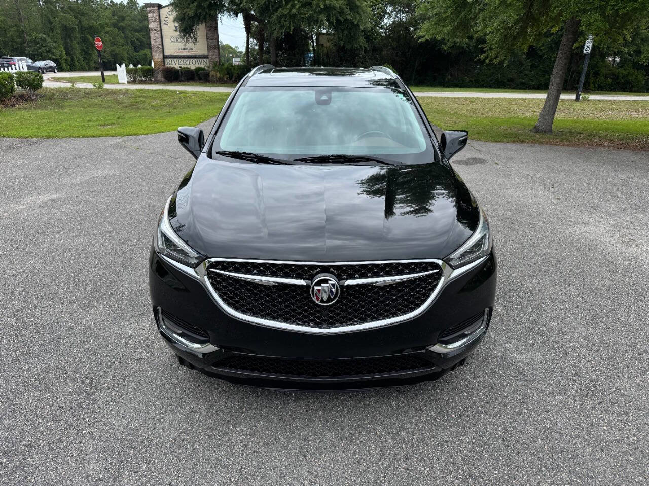 Used 2018 Buick Enclave Avenir AWD/4WD image 2