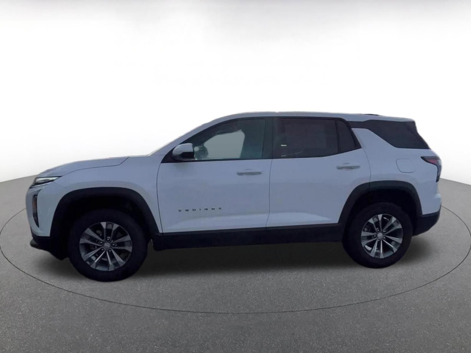 Used 2025 Chevrolet Equinox LT AWD/4WD image 9
